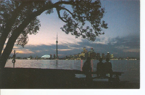 Postal 033394 : A twilight view of the skyline as seen fron Centre Island. Toronto Ontario Canada