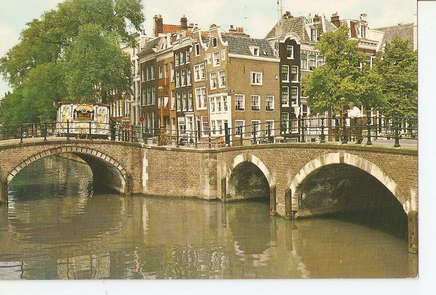 Postal 033484 : Amsterdam / Holland. At Seven Bridges