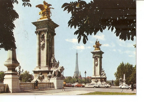 Postal 033531 : Le Pont Alexandre III au fond la tour Eiffel