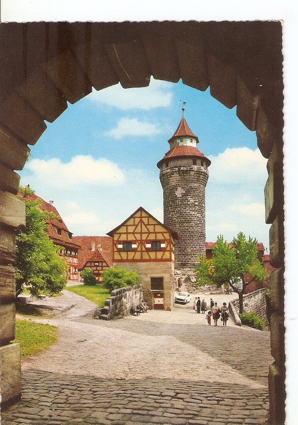 Postal 033575 : Nurnberg Burg mit Sinwellturm und tiefem Brunnen