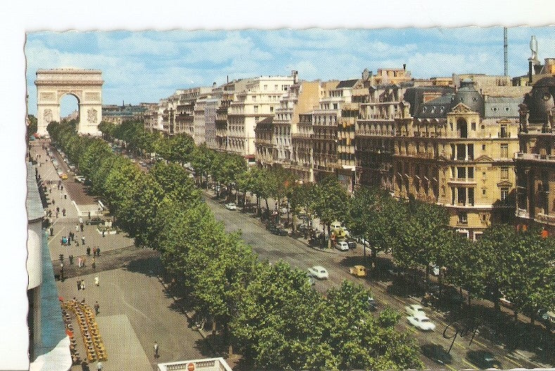 Postal 033639 : Paris et ser Merveilles. Lavenue des Champs-Elysees et larc de triomphe de letoile