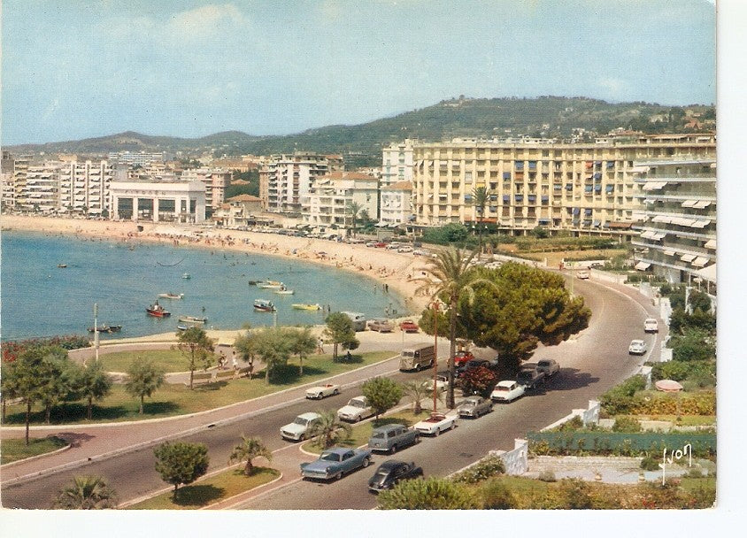 Postal 033646 : La Cote dAzur miracle de la nature. Cannes (Alpes-Maritimes). Un aspect de la Croisette