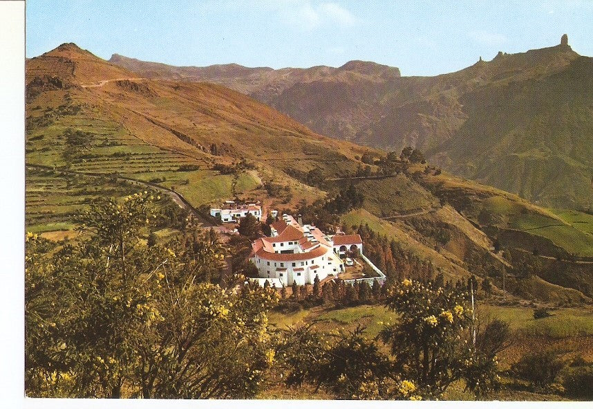 Postal 033755 : Tejeda (Gran Canaria). Parador y el Roque Nublo