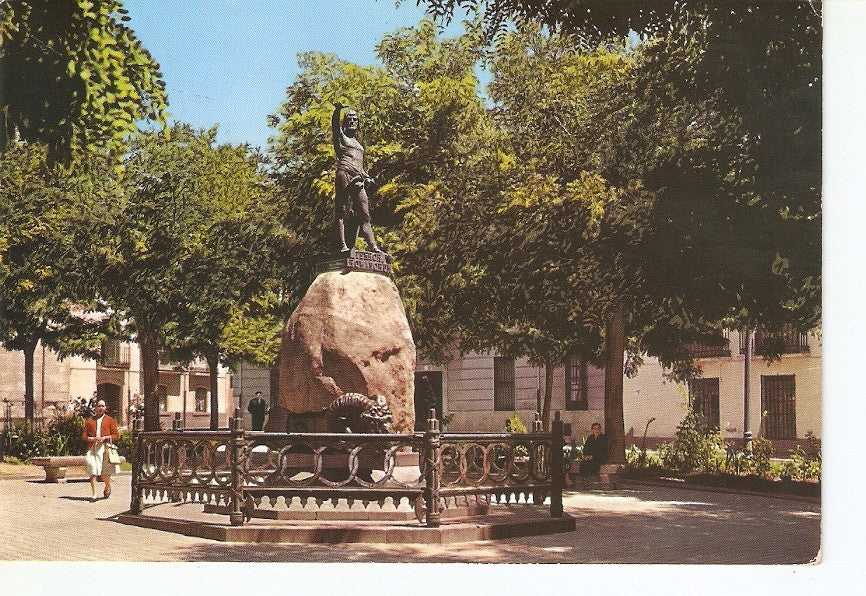 Postal 033769 : Zamora. Plaza de Canovas. Monumento a Viriato