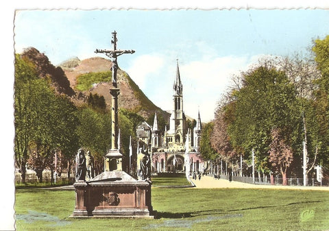 Postal 033774 : Lourdes. La Basilique