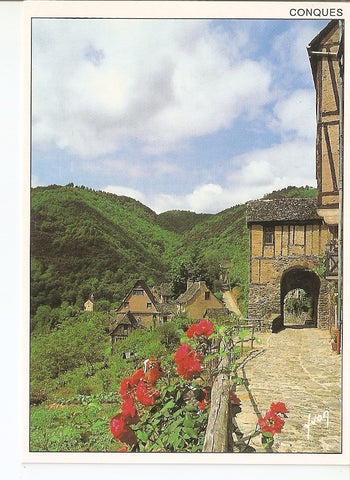 Postal 033886 : Conques en Rouergue (Aveyron). Rue Charlemagne et porte du Barry