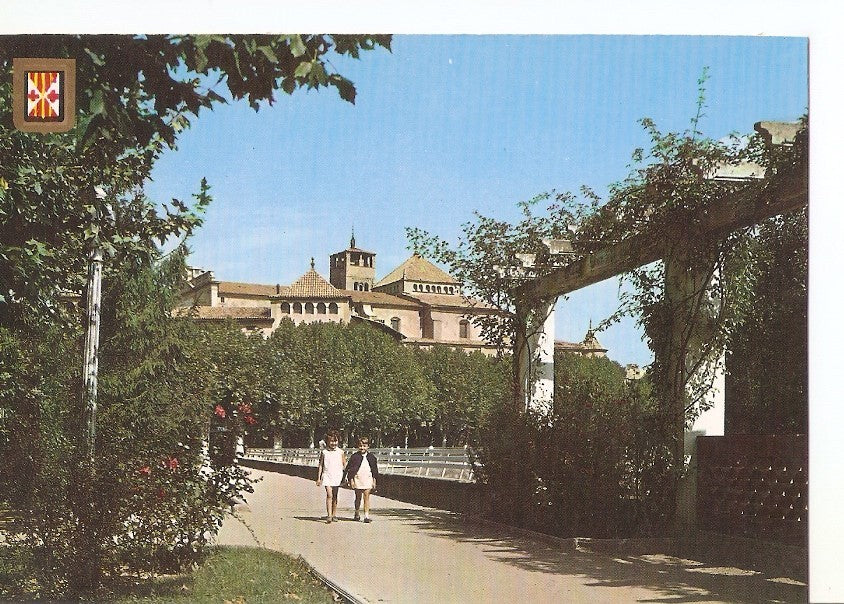 Postal 033950 : Vic (Barcelona). Parc i Catedral al fons