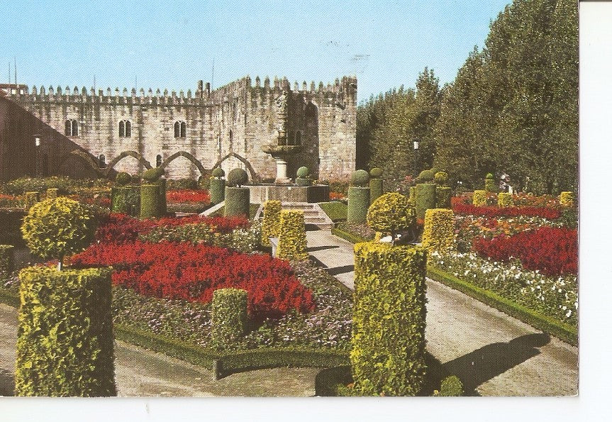 Postal 034024 : Braga. Portugal. Jardin de St. Barbara. Al fondo el antiguo Palacio Arzobispal hoy Biblioteca Municipal