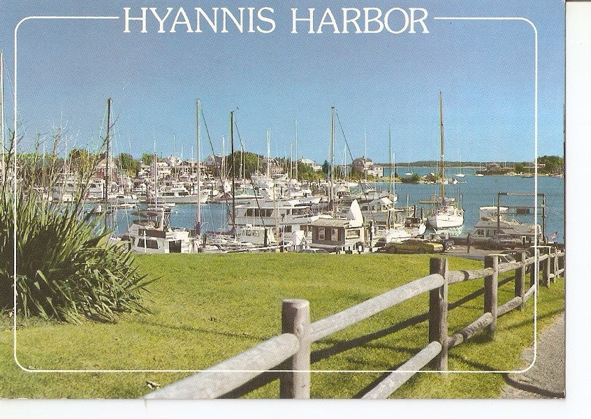 Postal 034117 : Cape Cod Massachussetts. A picturesque view of Hyannis Harbor at Lewis Bay