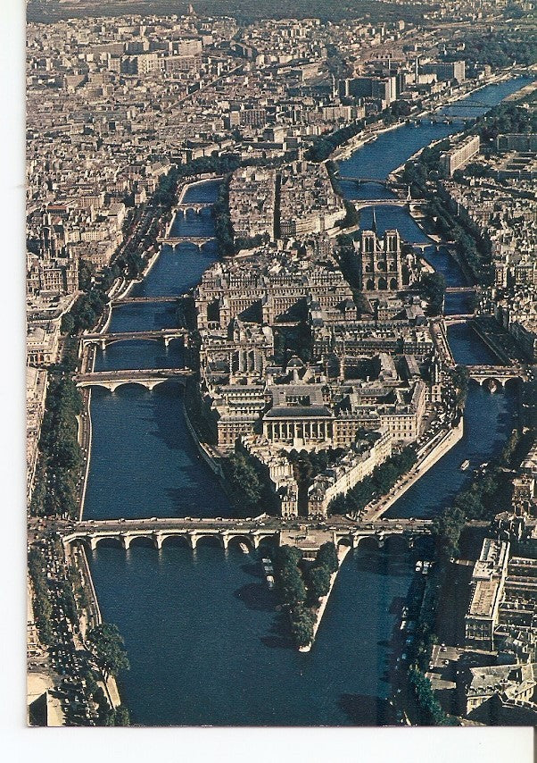 Postal 034159 : Paris. En survolant la Seine panorama sur llle de la Cite