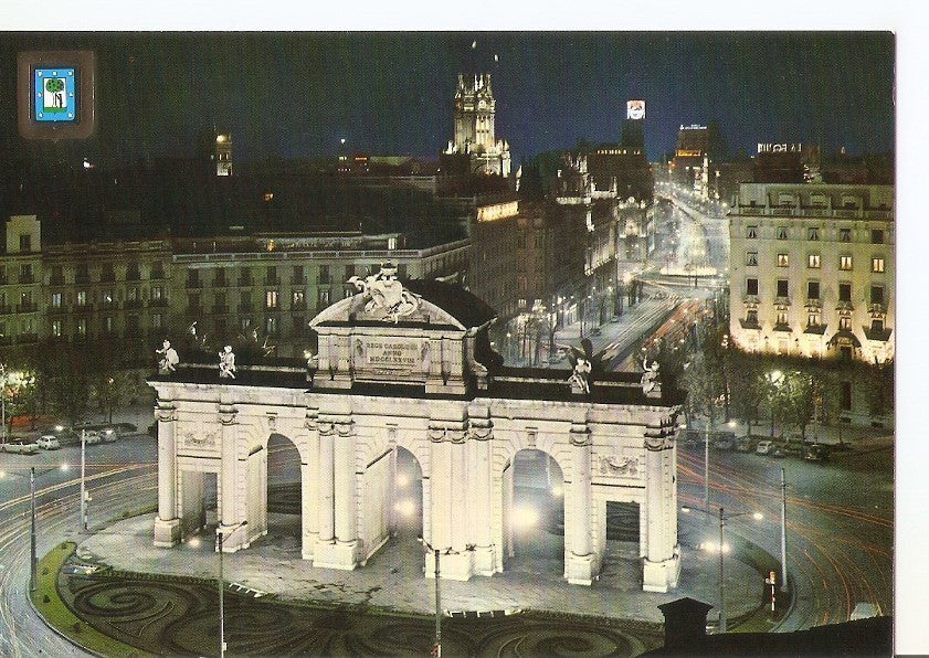 Postal 034218 : Madrid. Puerta y calle de Alcala. Vista nocturna