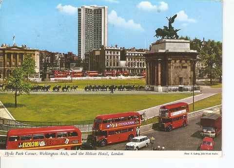 Postal 034430 : Hyde Park Corner Wellington Arch and the Hilton Hotel London