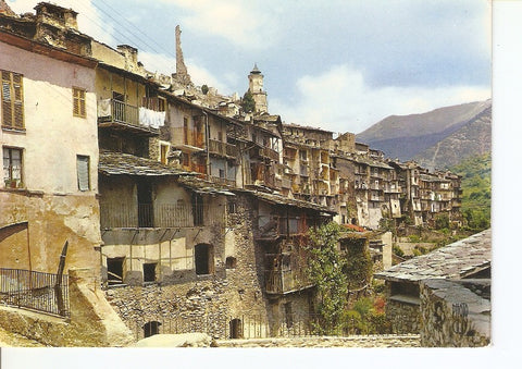 Postal 034510 : Alpes-Maritimes. Le vieux bourg domine par les ruines du Château de Lascaris