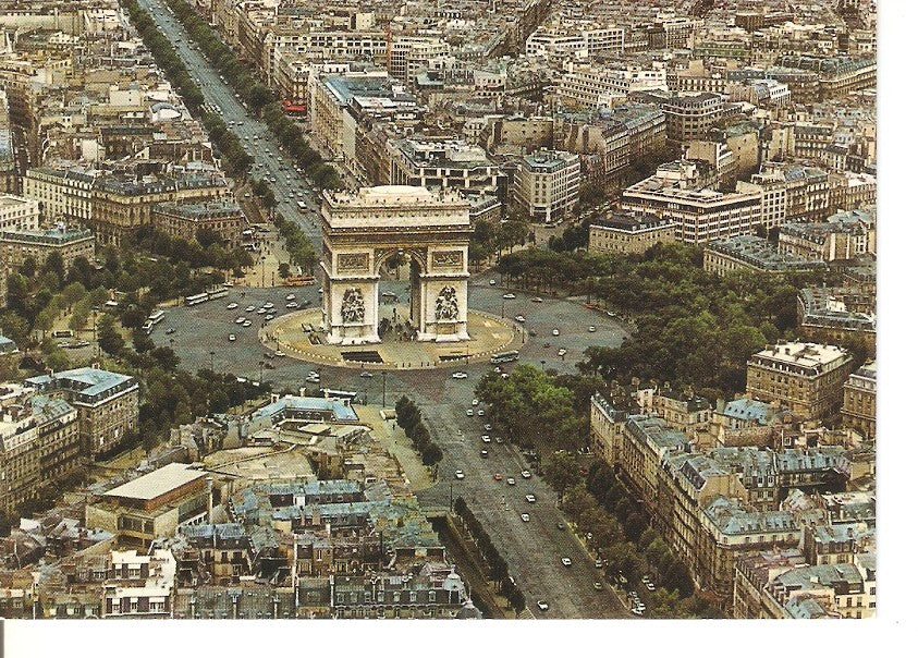 Postal 034525 : Paris. La place de lEtoile devenue place Charles-de-Gaulle et lArc de Triomphe