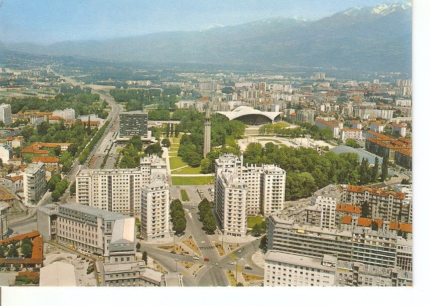 Postal 034588 : Grenoble. Parc Paul Mistral. Boulevard
