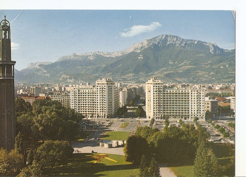 Postal 034589 : Grenoble. Tour de lExposition. Parc et Place Paul Mistral