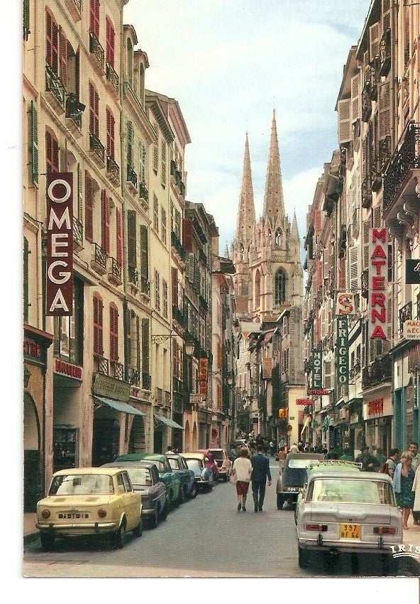 Postal 034593 : Bayonne (B.-Pyr.) Rue Port Neuf et la Cathedrale