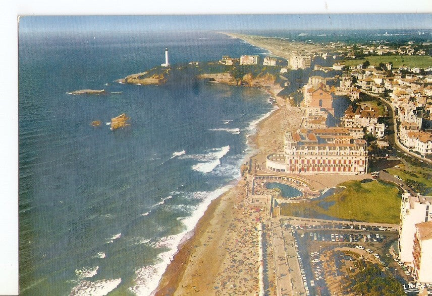 Postal 034677 : Biarritz. Vue vers le pjare et la plage de la Chambre dAmour