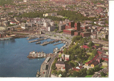 Postal 034680 : Oslo (Noruega). View of the town with Oslo City Hall