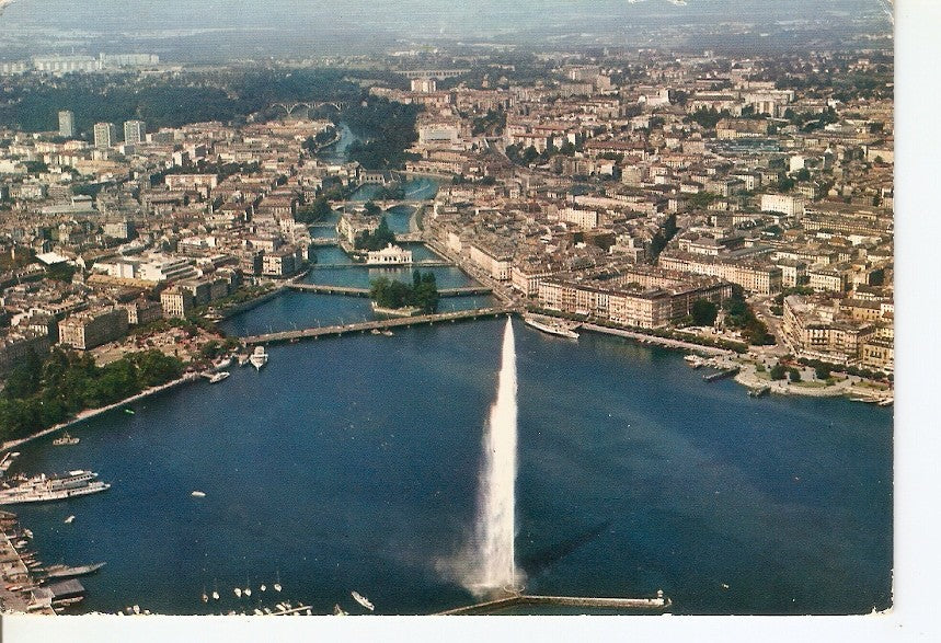 Postal 034726 : Geneve. Le Jet dEau. La Rade et la Ville