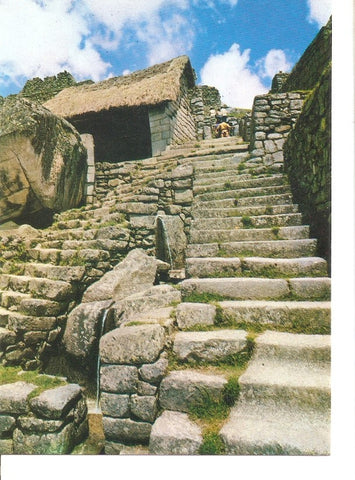 Postal 034776 : Escalinata Central y fuente de agua. Central Stairway Machupicchu - Peru Foto Corbacho impreso en Friba S.A. Cusco-Peru. Buen estado general