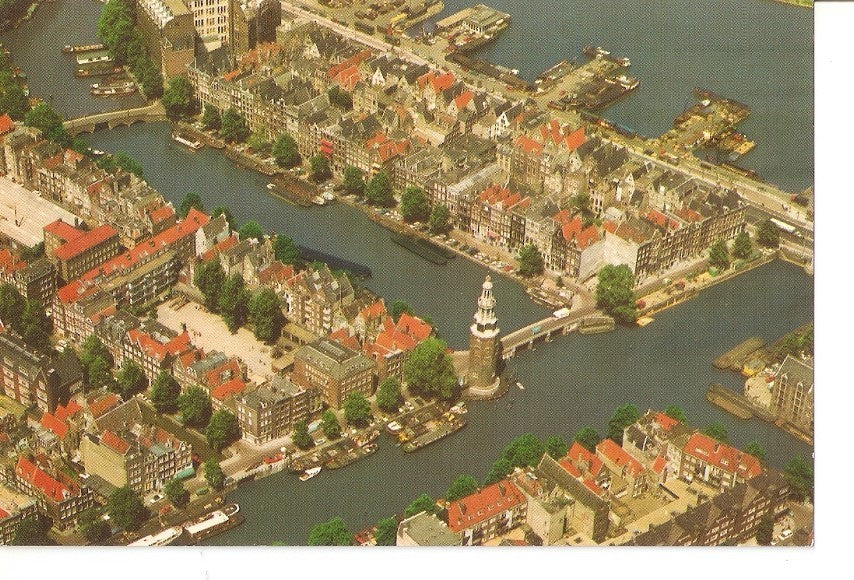 Postal 034829 : Amsterdam / Holland. Montelbaanstoren en omgeving