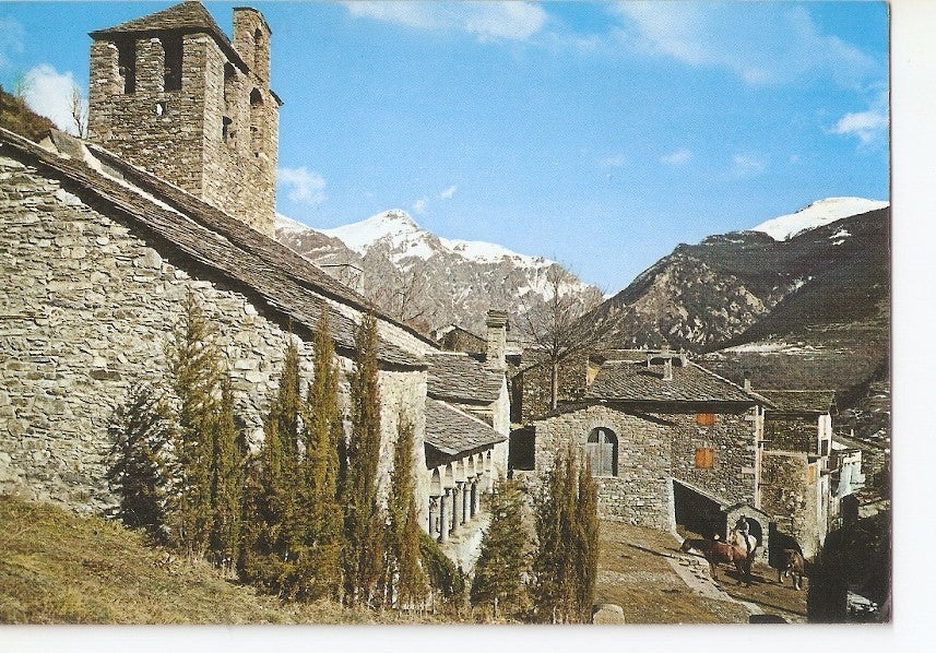 Postal 034859 : Quebalbs (Girona). Iglesia y vista parcial. Al fondo Nuria