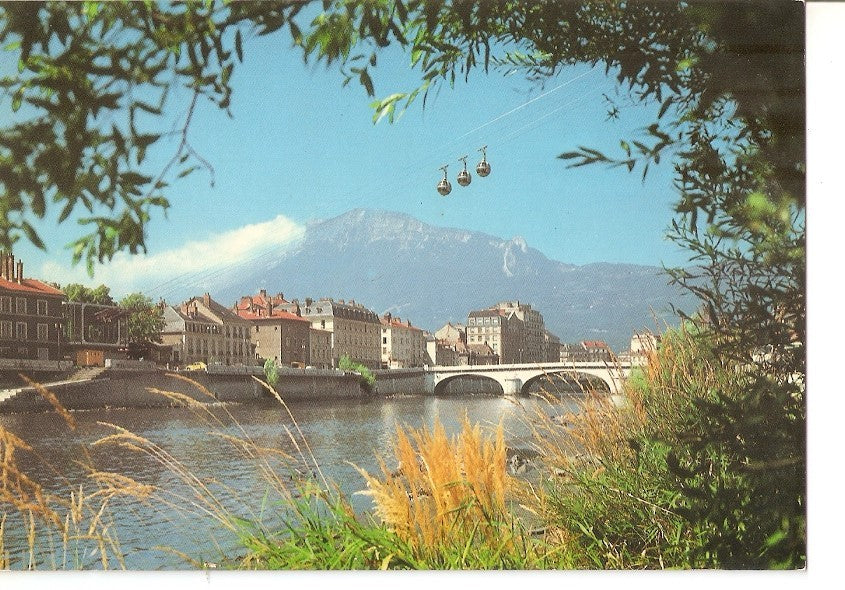 Postal 035006 : Grenoble. Les Bords de lIsere le telepherique de la Bastille