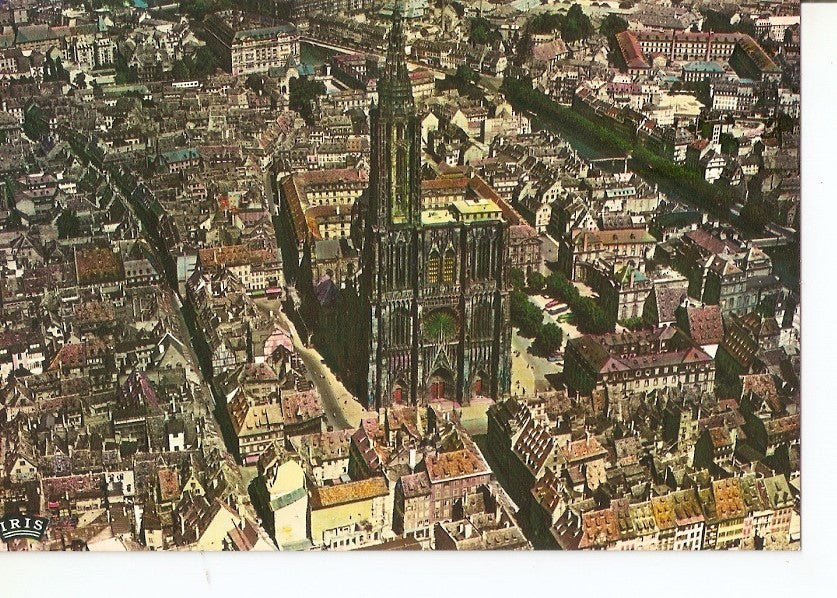 Postal 035018 : En avion sur Strasbourg. La Cathedrale