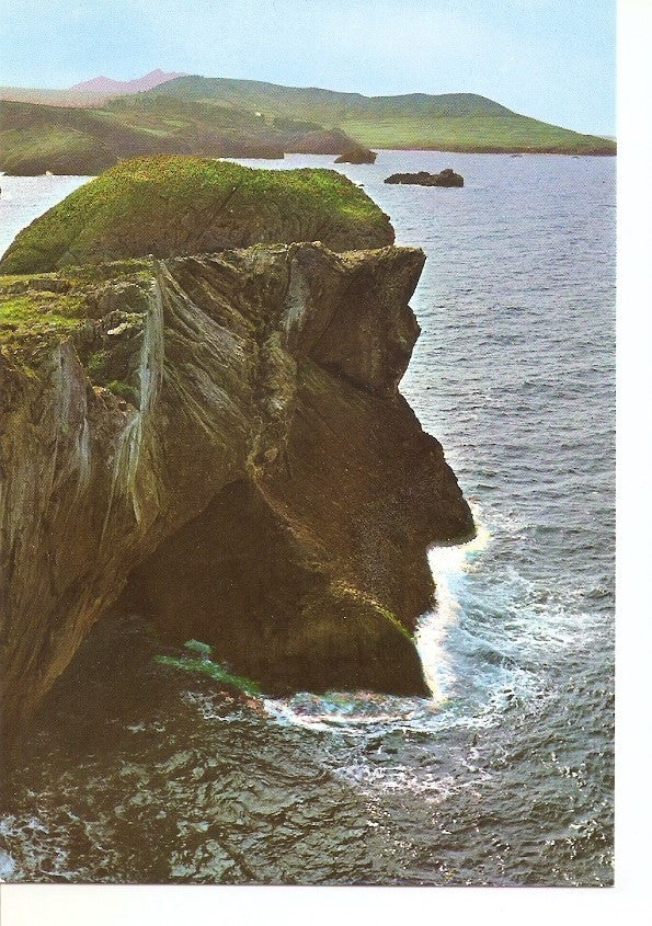 Postal 035104 : Celorio (Llanes). Perfil de Cristo (Roca Natural)