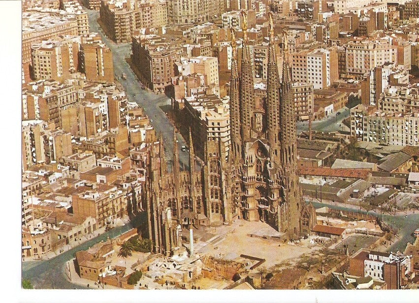 Postal 035241 : Barcelona. Vista aerea de la Sagrada Familia