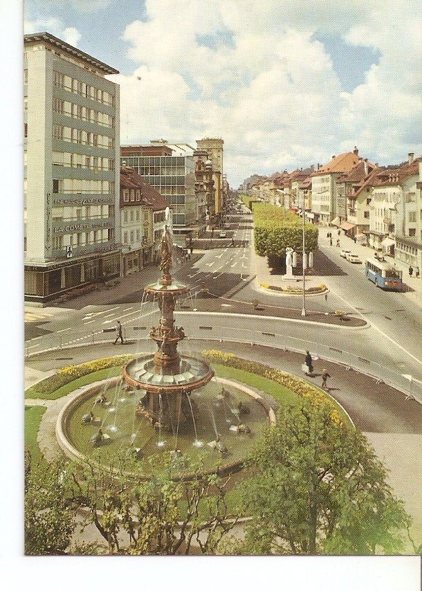 Postal 035437 : La Chaux de Fonds. Fontaine Monumentale et Avenue Leopold-Robert