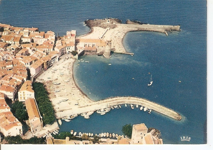 Postal 035496 : Le Château Royal. Joyau de la Cote Catalane. Leglise Notre-Dame
