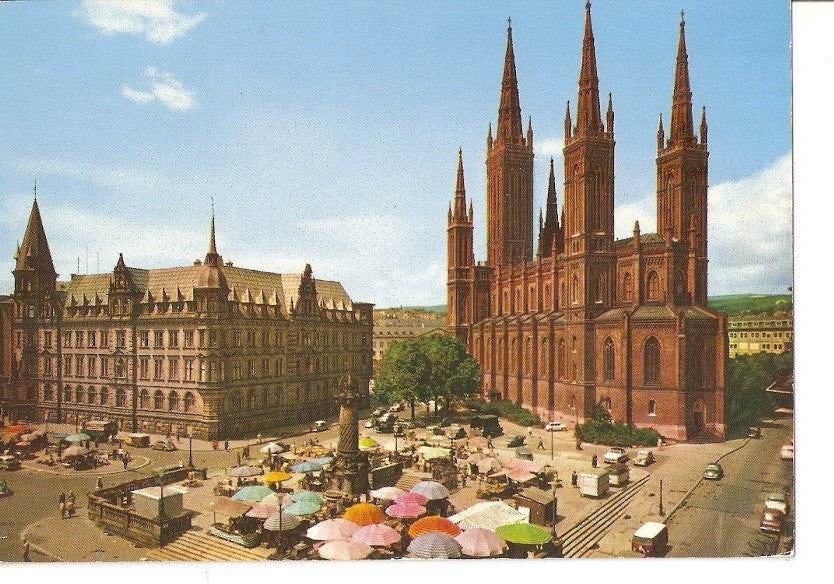 Postal 035639 : Wiesbaden. Markplatz mit Rathaus und Kirche