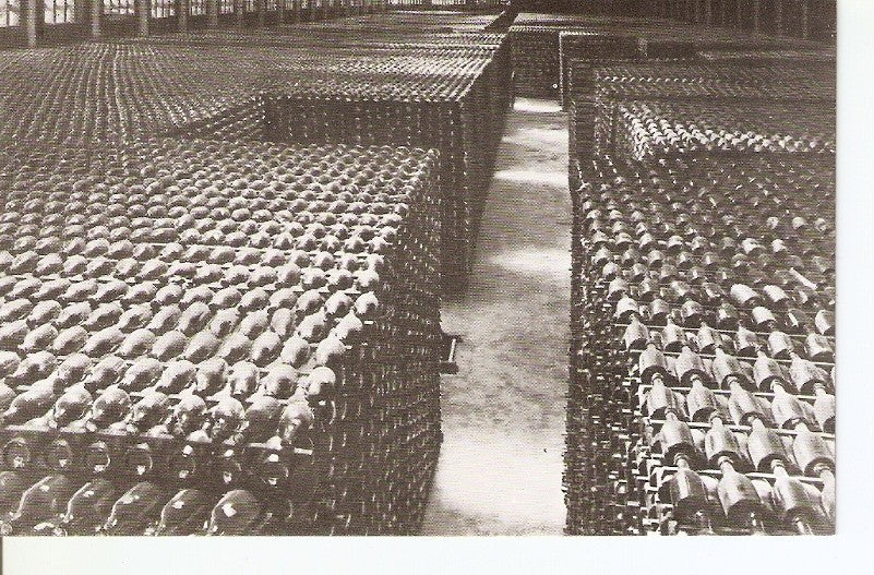 Postal 035804 : Casa Codorniu - San sadurni de Noya (España). Botellas envejeciendo