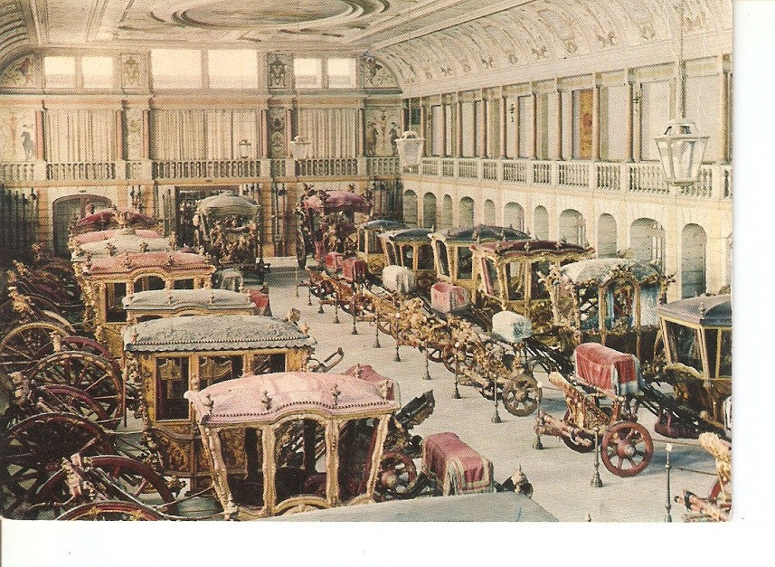 Postal 035864 : Vue densemble du Salon des Carrosses. The Great Hall Room of the Coaches Museum. Museu Nacional Dos Coches - Lisboa