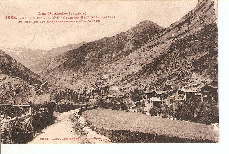 Postal 035887 : Les Pyrenees. Vallee dAndorre et port de los Breytes au Fond et a Gauche