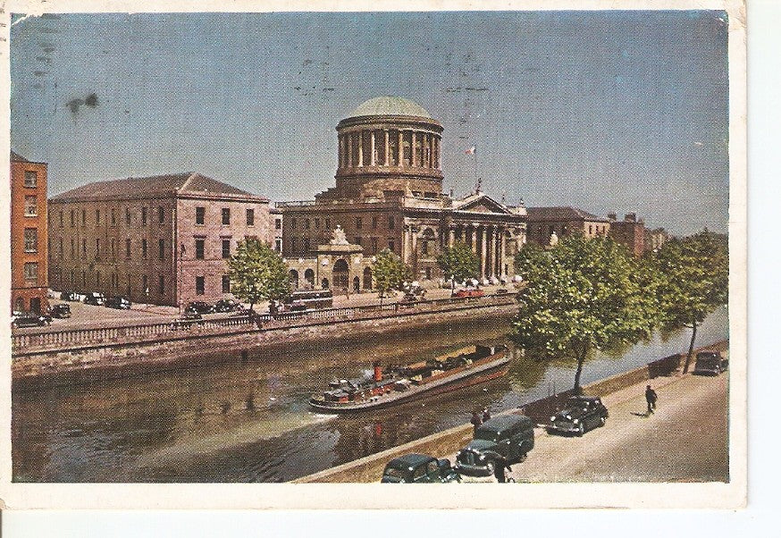 Postal 035932 : The Four Courts. The Quays and the river Liffey Dublin City Ireland