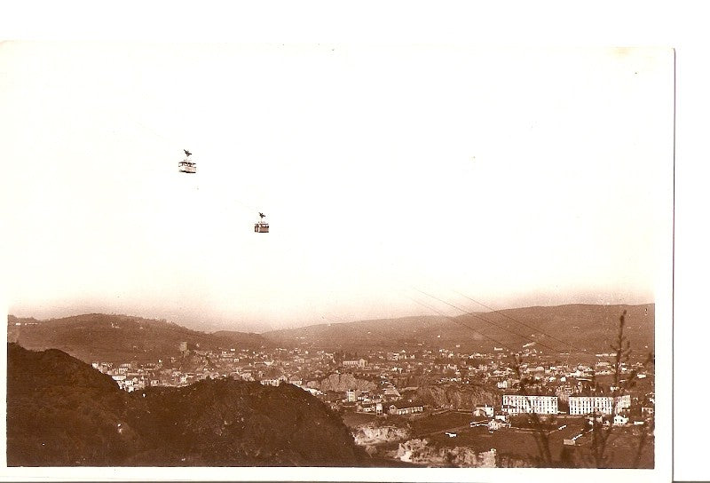 Postal 036049 : Lourdes - Telepherique du Beout. En plein ciel sur la Ville de Lourdes