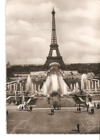 Postal 036252 : La Tour Eiffel et les jets deau de Chaillot. Paris