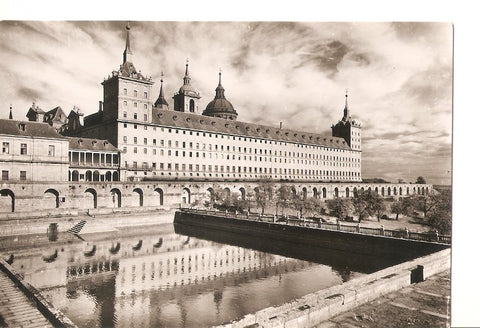 Postal 036504 : El Escorial. Vista del monasterio desde Jardin Frailes