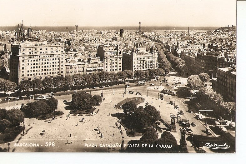 Postal 036533 : Barcelona. Plaza Cataluña y vista de la ciudad