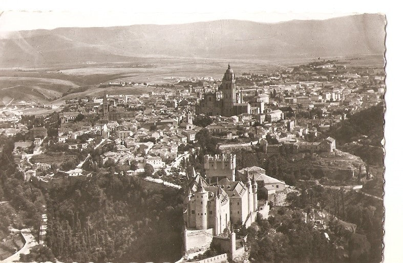 Postal 036579 : Segovia aerea: El Alcazar y la Catedral