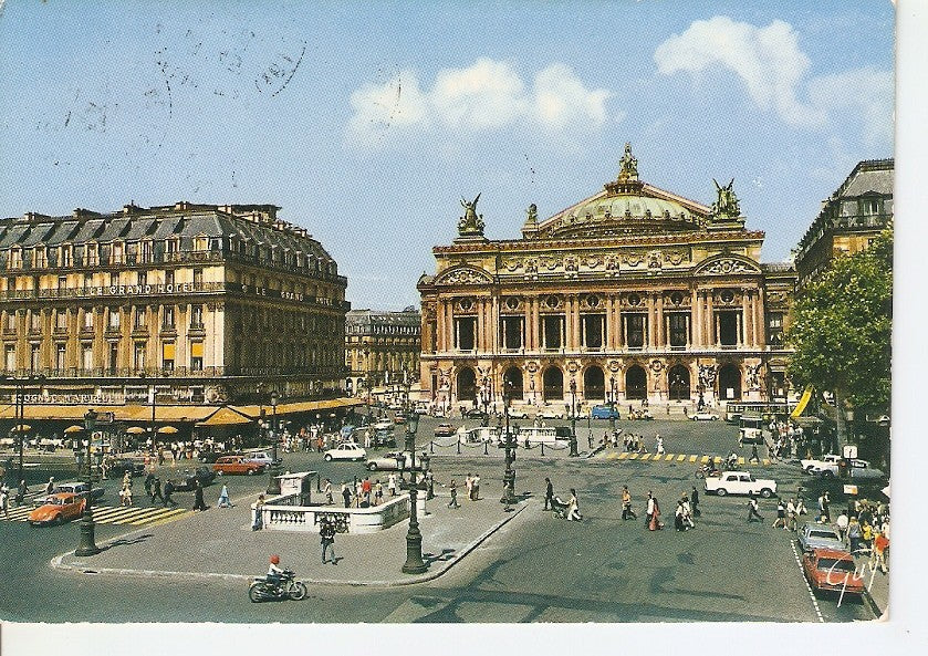 Postal 036758 : Paris et ses Merveilles. La place et le theâtre de lOpera. A gauche le Cafe de la Paix