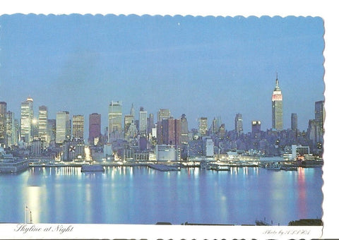 Postal 036792 : Skyline at night. Manhattan