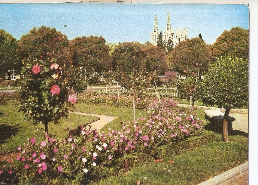 Postal 036859 : Burgos. Jardines del Instituto al fondo la Catedral