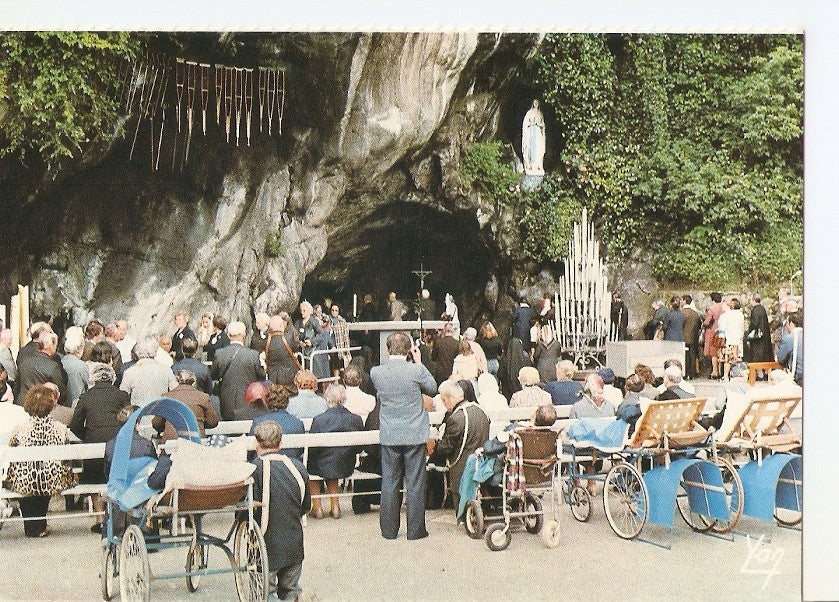 Postal 036903 : Nos Belles Pyrenees. Lourdes. The Miraculous Grotta