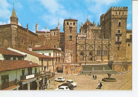 Postal 036931 : Guadalupe. Plaza y fachada principal del Monasterio (s. XIV-XV)