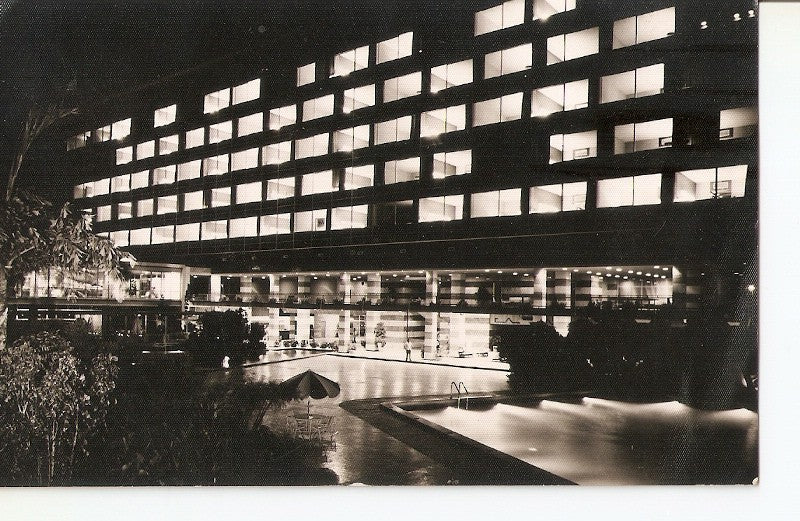 Postal 037071 : Edificio con piscina de noche