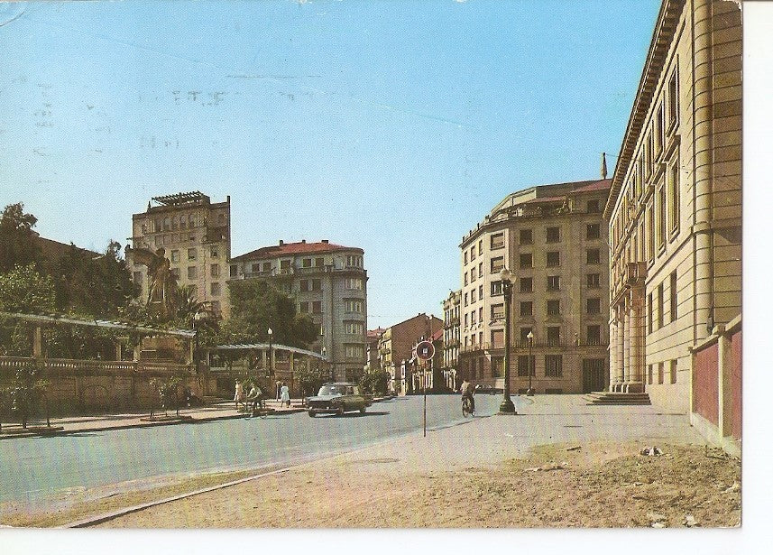 Postal 037312 : Orense calle Curros Enriquez y Monumento a los Caidos